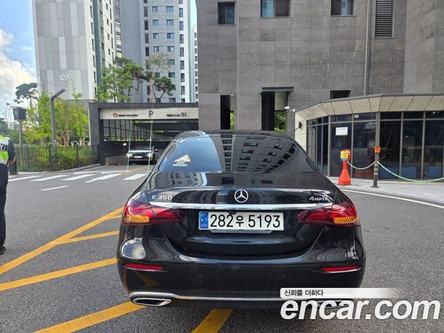 Mercedes-Benz E-Class 2021 — ფოტო 1/17