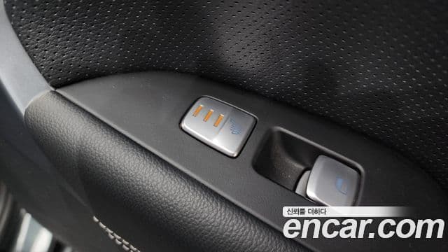 Genesis G70 2019 — ფოტო 19/20