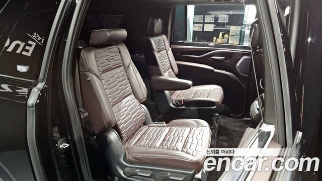 Cadillac Escalade 2023 — Фото 11/20