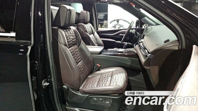 Cadillac Escalade 2023 — Фото 12/20