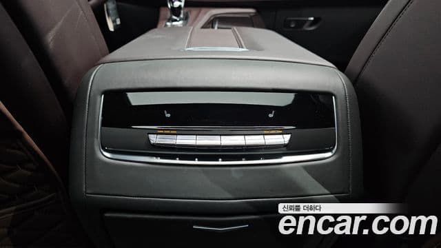 Cadillac Escalade 2023 — Фото 19/20