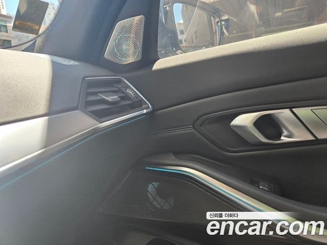 BMW 3 Series 2021 — ფოტო 13/20