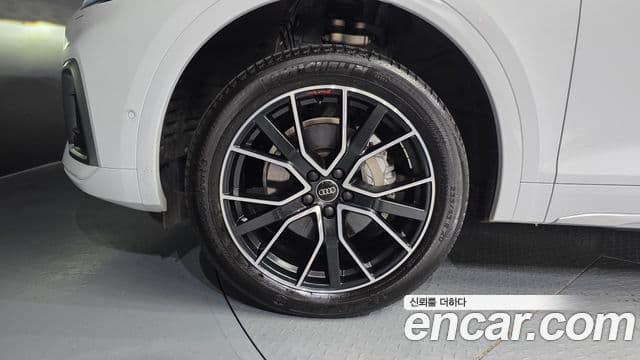 Audi Q5 2024 — ფოტო 5/20