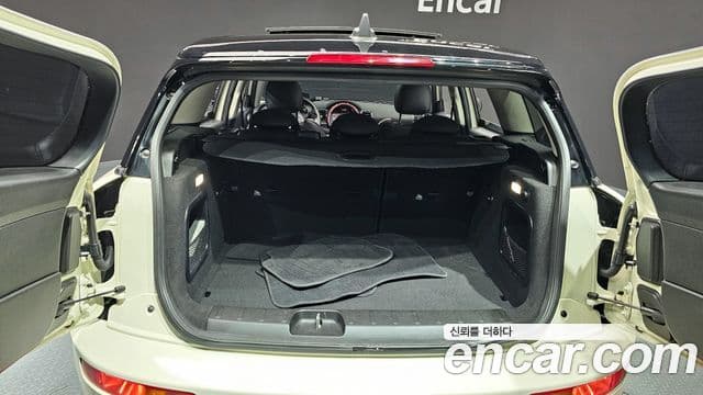 Mini Cooper Clubman 2021 — Фото 13/20