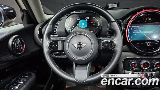 Mini Cooper Clubman 2021 — Фото 14/20