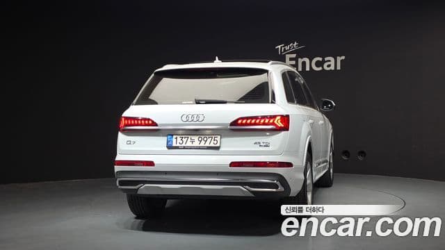 Audi Q7 2022 — Фото 4/20