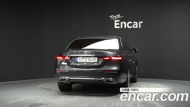 Mercedes-Benz E-Class 2023 — ფოტო 4/20