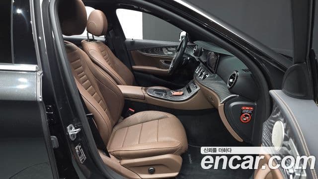 Mercedes-Benz E-Class 2023 — ფოტო 10/20