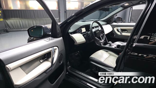 Land Rover Discovery Sport 2025 — ფოტო 8/20