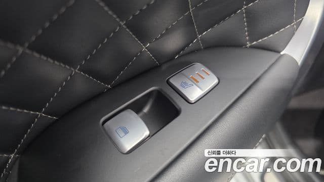 Genesis G70 2018 — ფოტო 18/20