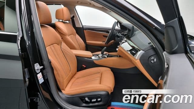 BMW 5 Series 2023 — Фото 10/20