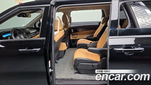 Kia Carnival 2023 — ფოტო 11/20