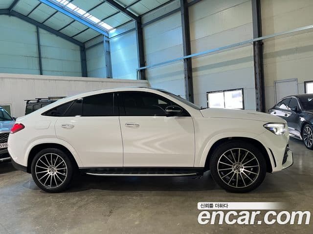 Mercedes-Benz GLE-Class 2022 — ფოტო 8/20