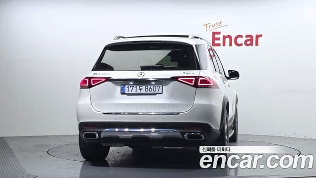 Mercedes-Benz GLE-Class 2021 — ფოტო 4/20
