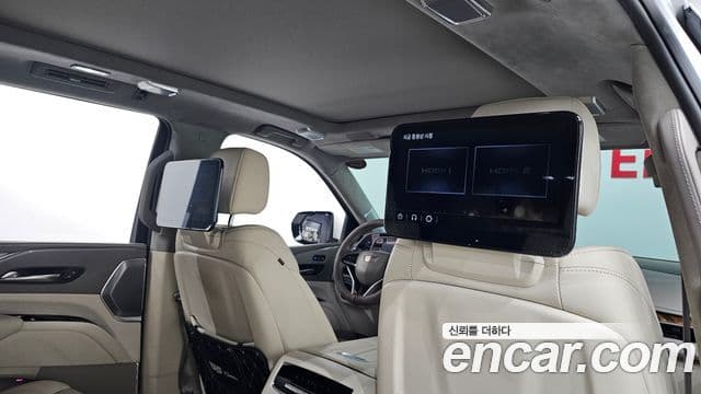 Cadillac Escalade 2023 — Фото 15/20