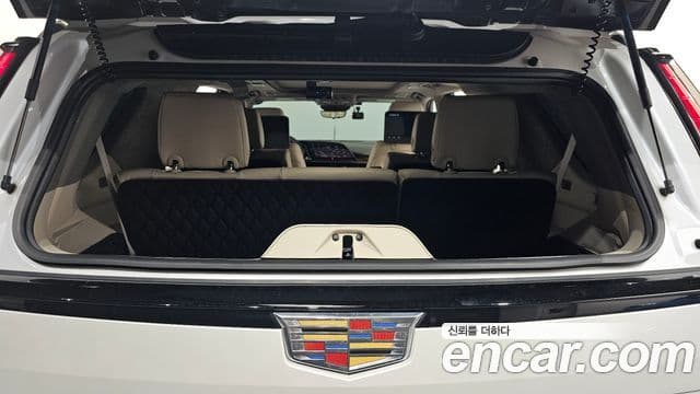 Cadillac Escalade 2023 — Фото 18/20