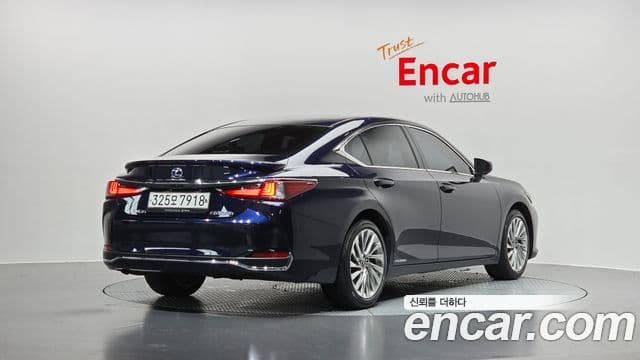 Lexus ES300h 2020 — ფოტო 2/20