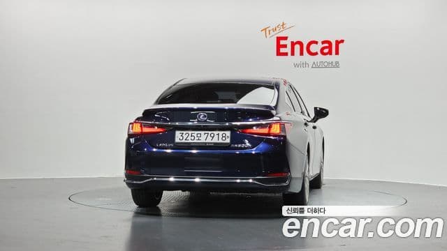 Lexus ES300h 2020 — ფოტო 4/20