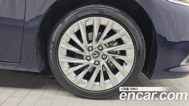 Lexus ES300h 2020 — ფოტო 20/20