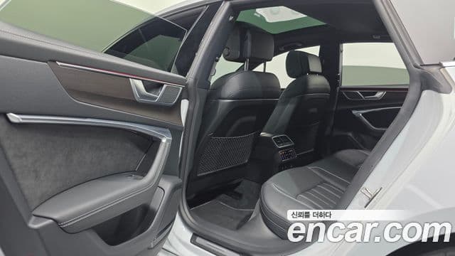 Audi A7 2022 — ფოტო 17/20