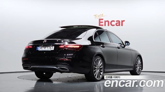 Mercedes-Benz E-Class 2022 — ფოტო 2/20