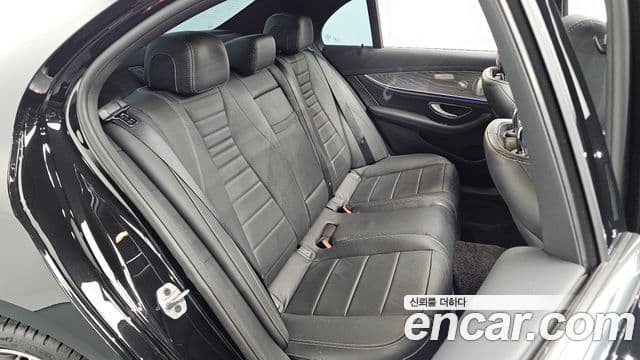 Mercedes-Benz E-Class 2022 — ფოტო 11/20