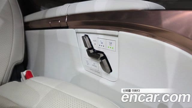 Lexus LM 2024 — Фото 19/20