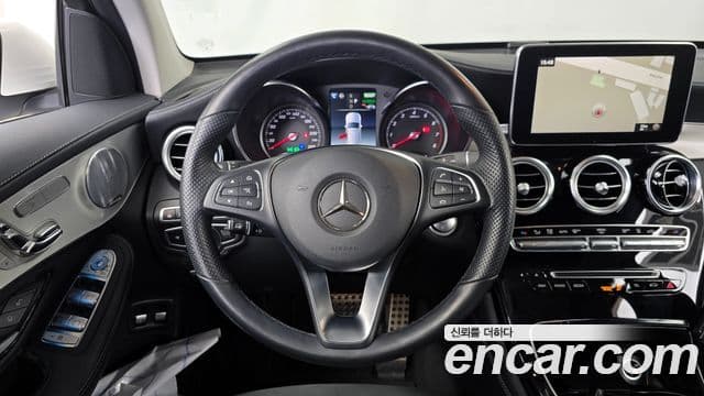 Mercedes-Benz GLC-Class 2018 — ფოტო 13/20