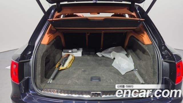 Bentley Bentayga 2019 — Şəkil 18/20