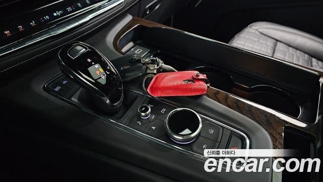 Cadillac Escalade 2023 — Şəkil 9/20