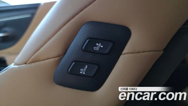Lexus ES300h 2023 — ფოტო 18/20