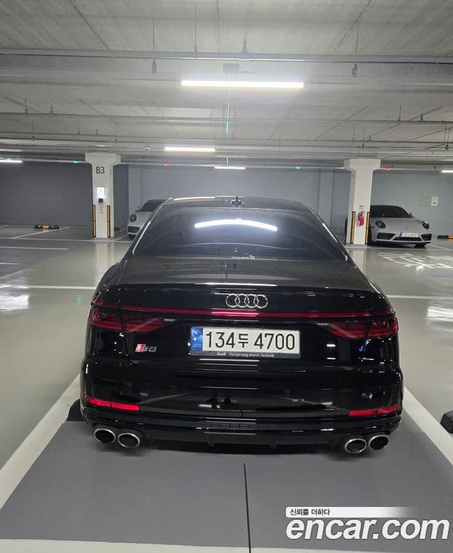 Audi A8 2021 — Фото 3/14