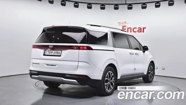 Kia Carnival 2020 — ფოტო 2/20