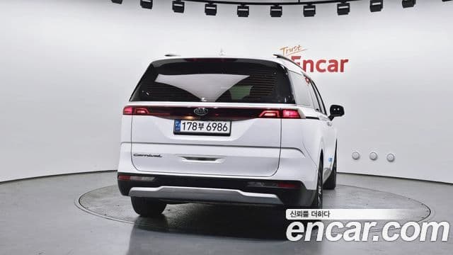 Kia Carnival 2020 — ფოტო 4/20