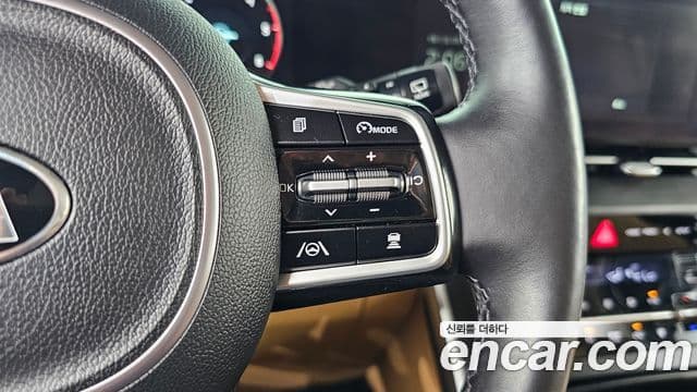 Kia Carnival 2020 — ფოტო 16/20