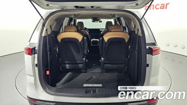 Kia Carnival 2020 — ფოტო 17/20
