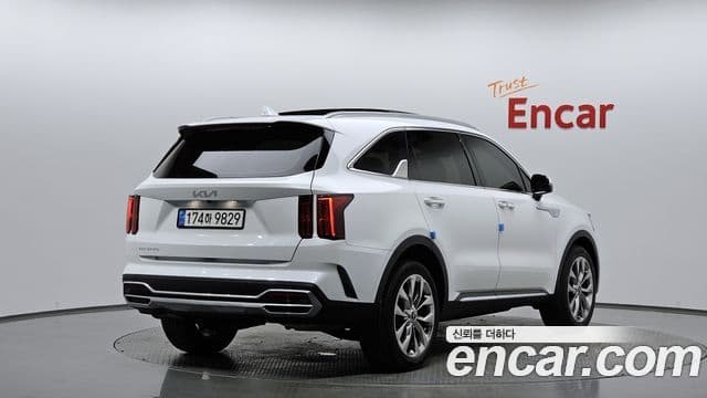 Kia Sorento 2022 — ფოტო 2/20