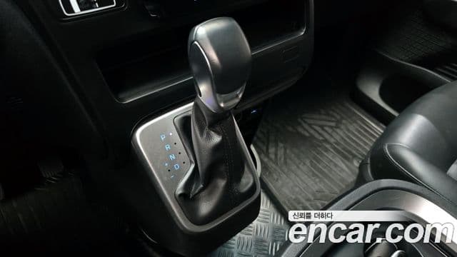 Hyundai Staria 2022 — ფოტო 9/20