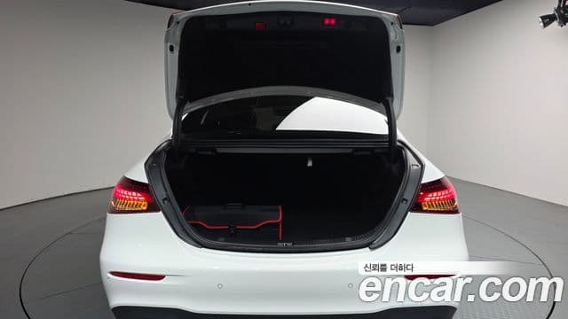 Mercedes-Benz E-Class 2022 — ფოტო 20/20