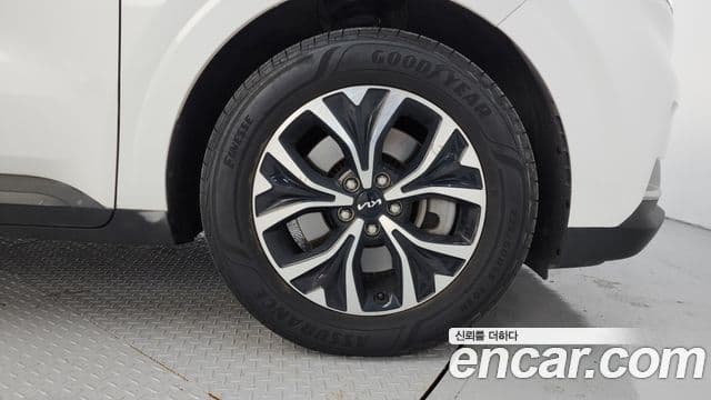 Kia Carnival 2022 — ფოტო 5/20
