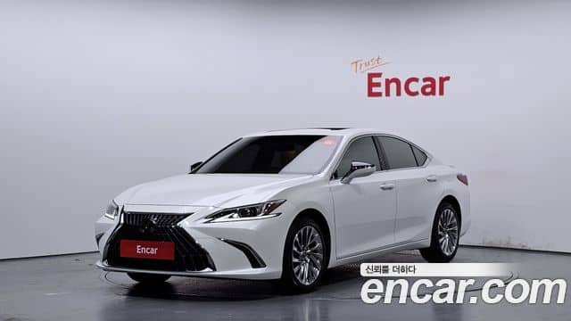 Lexus ES300h, 2023
