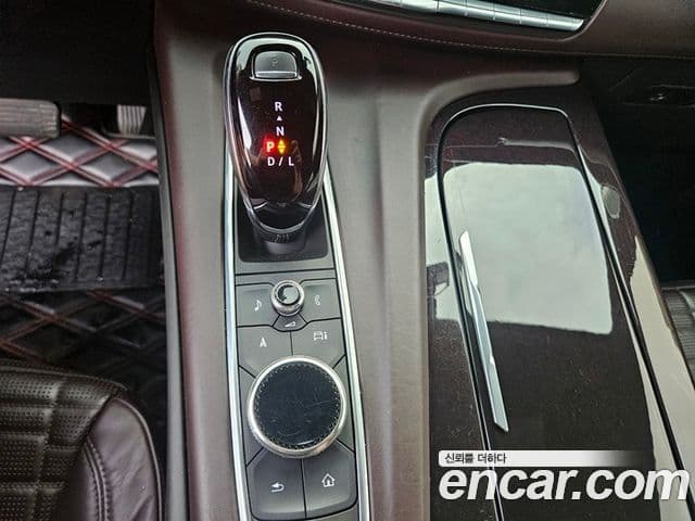 Cadillac Escalade 2021 — Фото 18/20