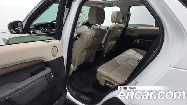 Land Rover Discovery 5 2019 — Фото 12/20