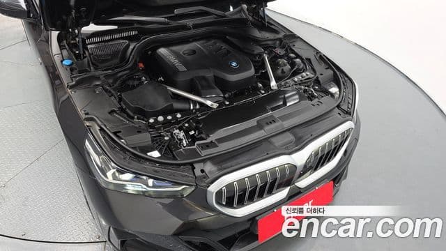 BMW 5 Series 2023 — ფოტო 6/20