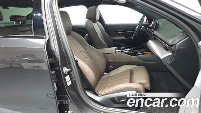 BMW 5 Series 2023 — ფოტო 11/20