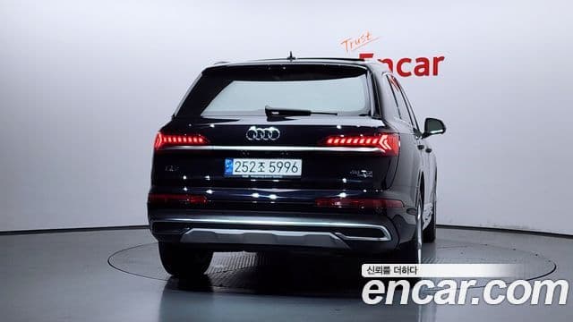 Audi Q7 2021 — Фото 4/20