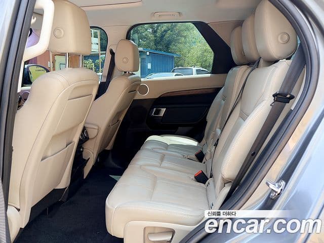 Land Rover Discovery 5 2018 — ფოტო 8/20