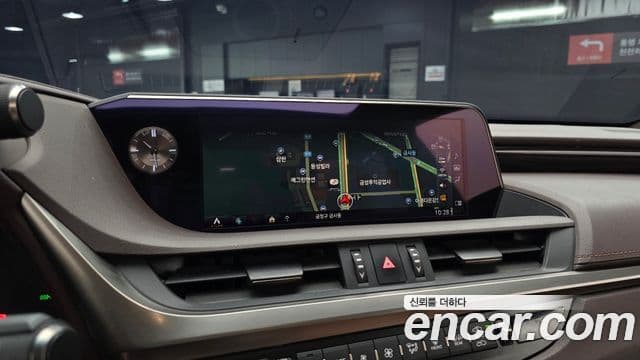 Lexus ES300h 2019 — ფოტო 14/20