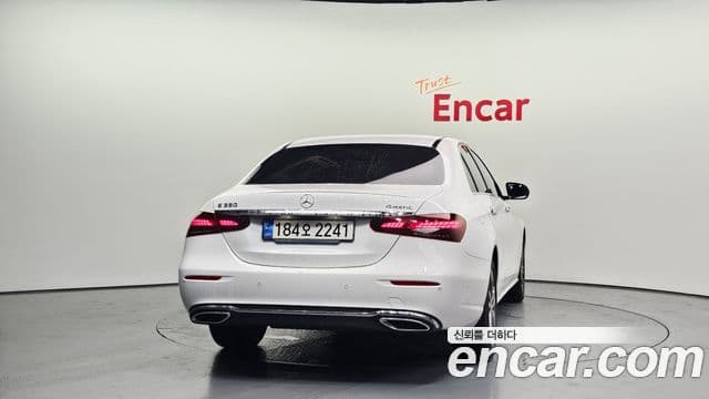 Mercedes-Benz E-Class 2022 — ფოტო 4/20