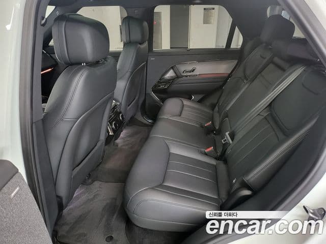 Land Rover Range Rover Sport 2023 — Фото 11/14